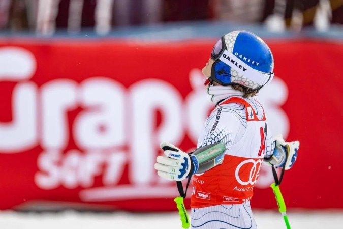 Lucas Braathen Brilha e Conquista Ouro no Slalom Gigante da Copa do Mundo de Esqui Alpino
