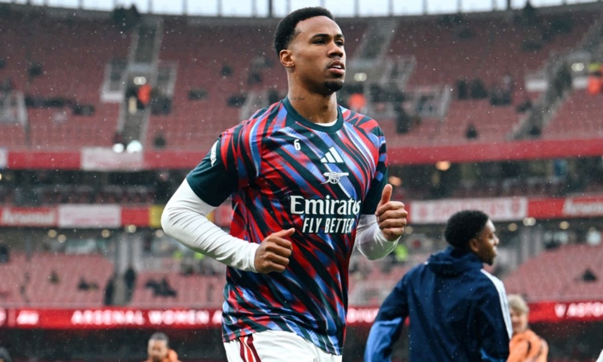 Arsenal vence Everton e se aproxima do topo da Premier League em jogo eletrizante