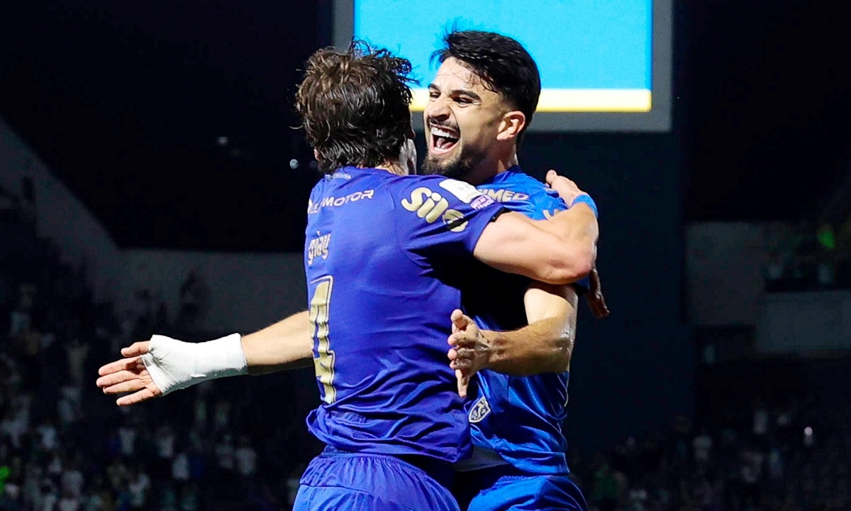 Palmeiras domina Bragantino e mantém liderança no Brasileirão com vitória sólida