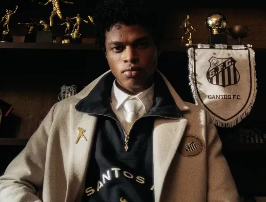 Santos lança coleção exclusiva que homenageia Pelé e sua história no clube