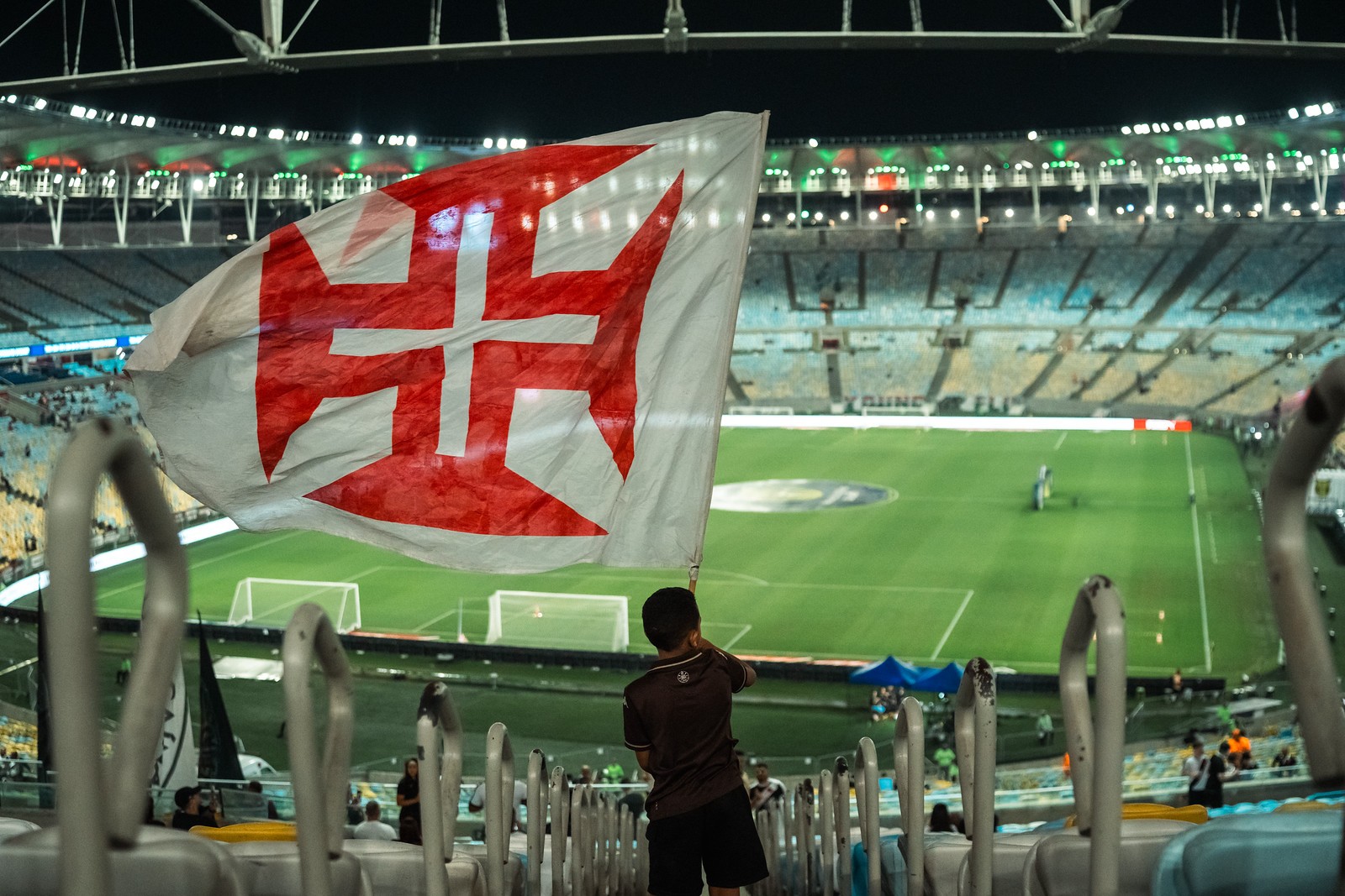 Vasco enfrenta disputa judicial com Flamengo e Fluminense pelo Maracanã em 2026
