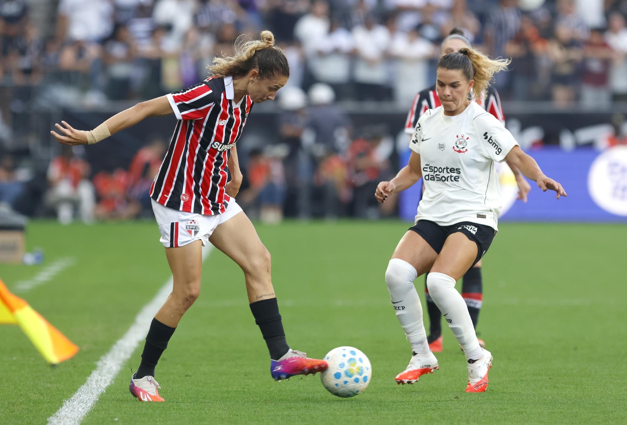 São Paulo e Corinthians duelam pelo título inédito do Brasileiro Feminino