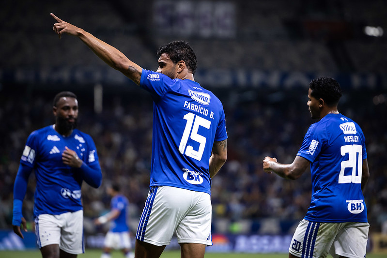 Cruzeiro vence Remo no Mineirão e embala sequência positiva no Brasileirão
