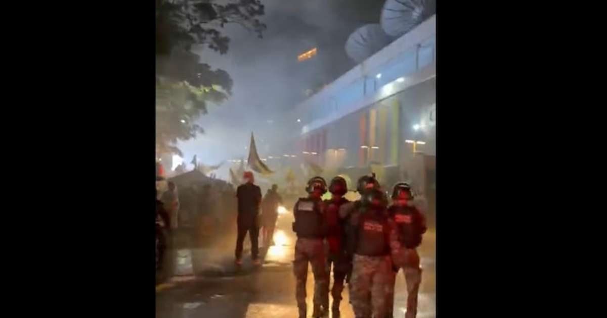 Protesto no Rio marca cancelamento do debate presidencial envolvendo Renan Santos