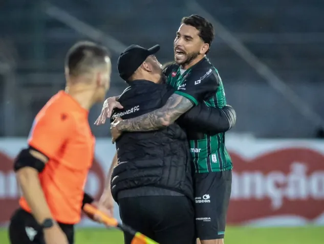Maringá Celebra Acesso Inédito à Série B Após Vitória Decisiva na Série C