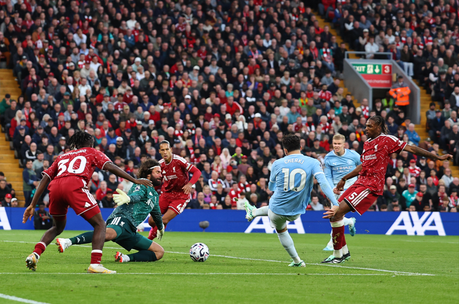 Futebol britânico enfrenta crise financeira alarmante, diz relatório independente