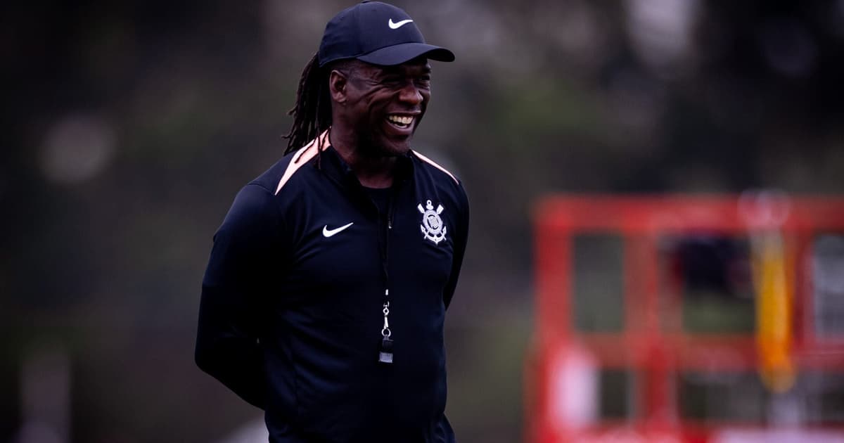 Clarence Seedorf fica fora do banco do Corinthians contra o Vitória por atraso no registro – imagem do artigo