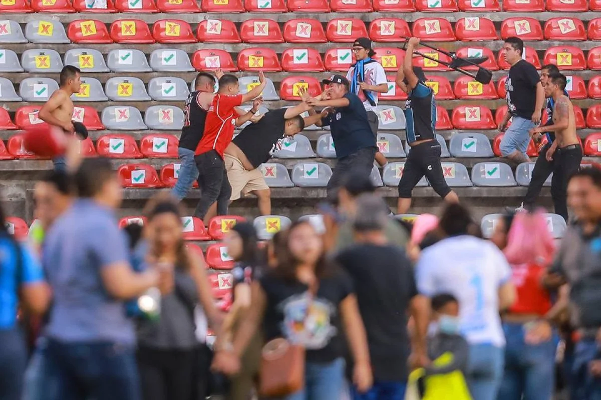 Relembre a Violência no Jogo Entre Querétaro e Atlas que Abalou o Futebol Mexicano
