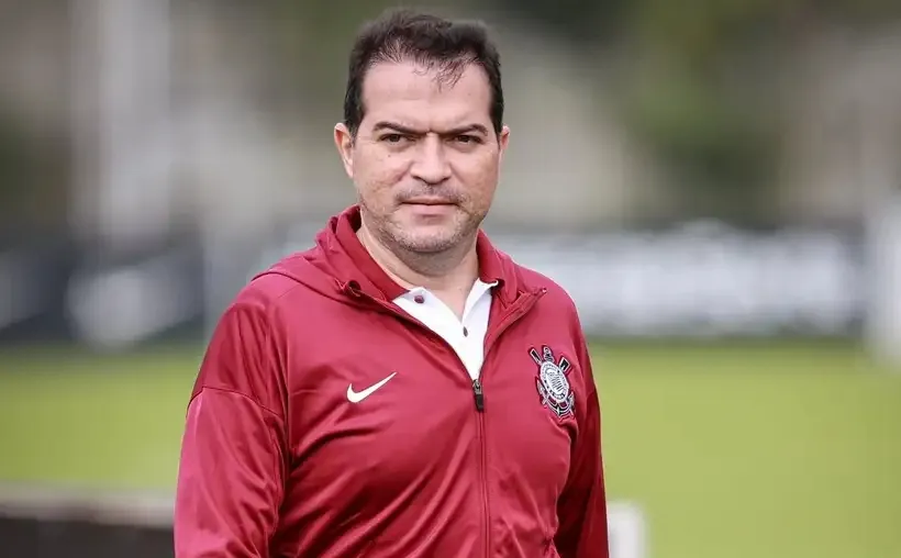 Corinthians confirma saída de Marcelo Paz após sequência negativa no Brasileirão