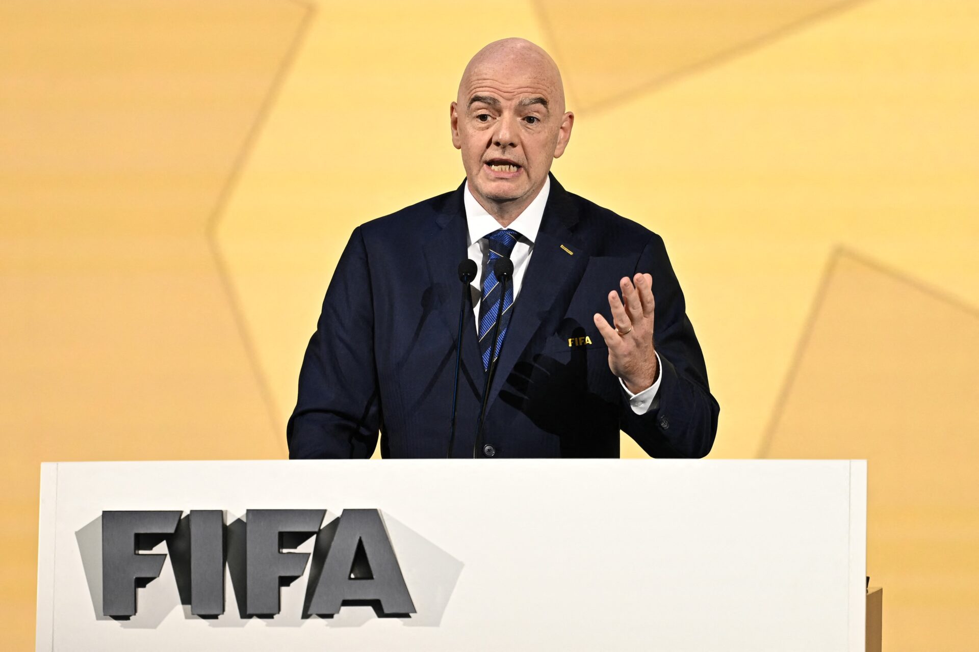 Ramon Vega anuncia candidatura à presidência da Fifa e promete mudanças no futebol