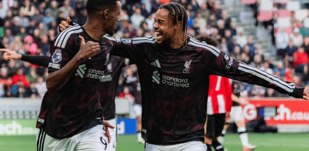 Expulsão de Yarmolyuk muda o rumo do jogo e Liverpool aproveita vantagem