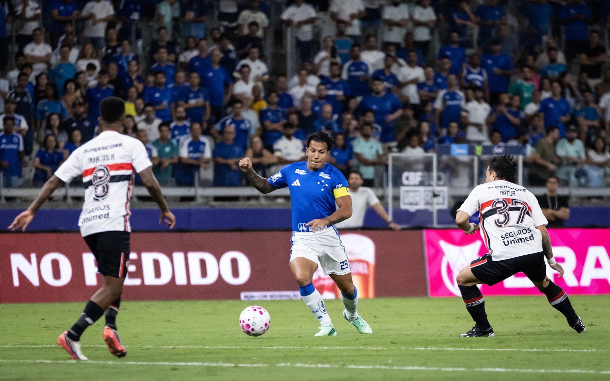 São Paulo sofre nova derrota para o Cruzeiro e preocupa com falhas defensivas