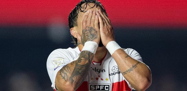 São Paulo sofre quinto revés seguido em clássicos e vive pior fase em mais de uma década