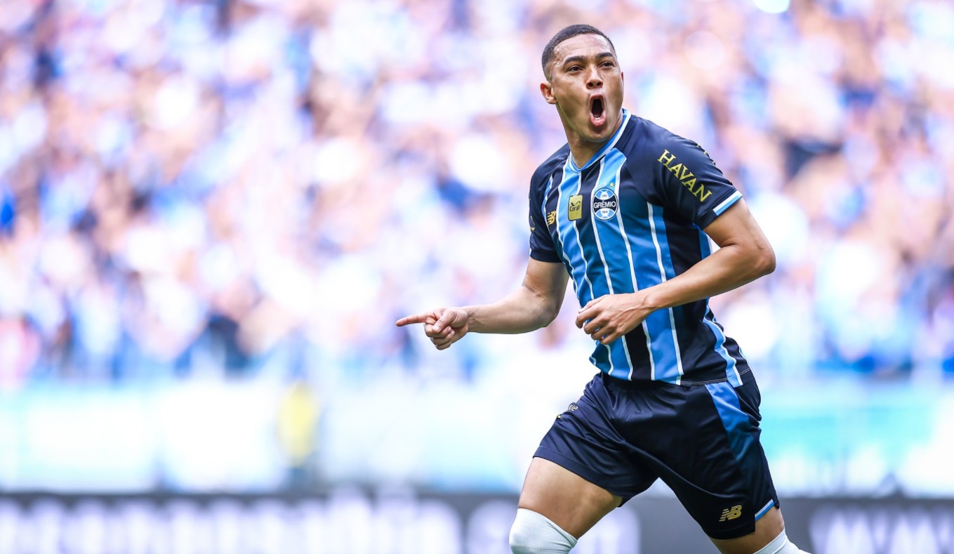 Carlos Vinícius esclarece rumores sobre futuro e nega pré-contrato com Atlético