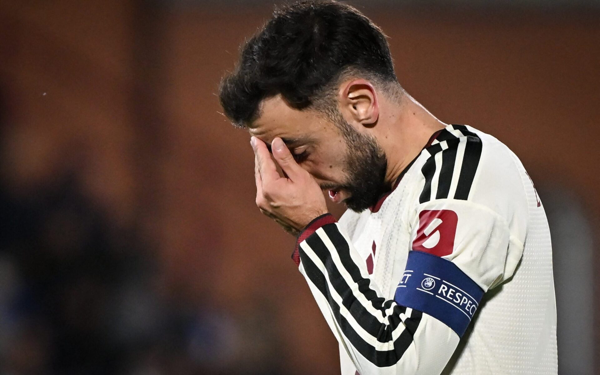 Bruno Fernandes sofre assalto em sua mansão na Inglaterra durante jogo da Champions