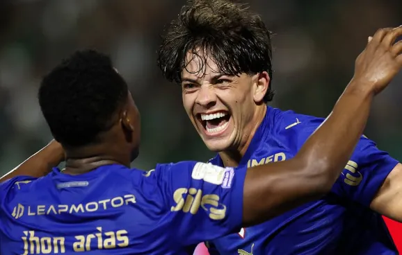 Palmeiras vence Bragantino e reforça liderança na 32ª rodada do Brasileirão