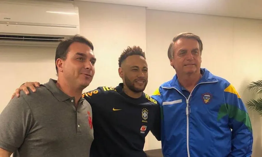 Neymar Surpreende e Declara Apoio a Flávio Bolsonaro nas Redes Sociais
