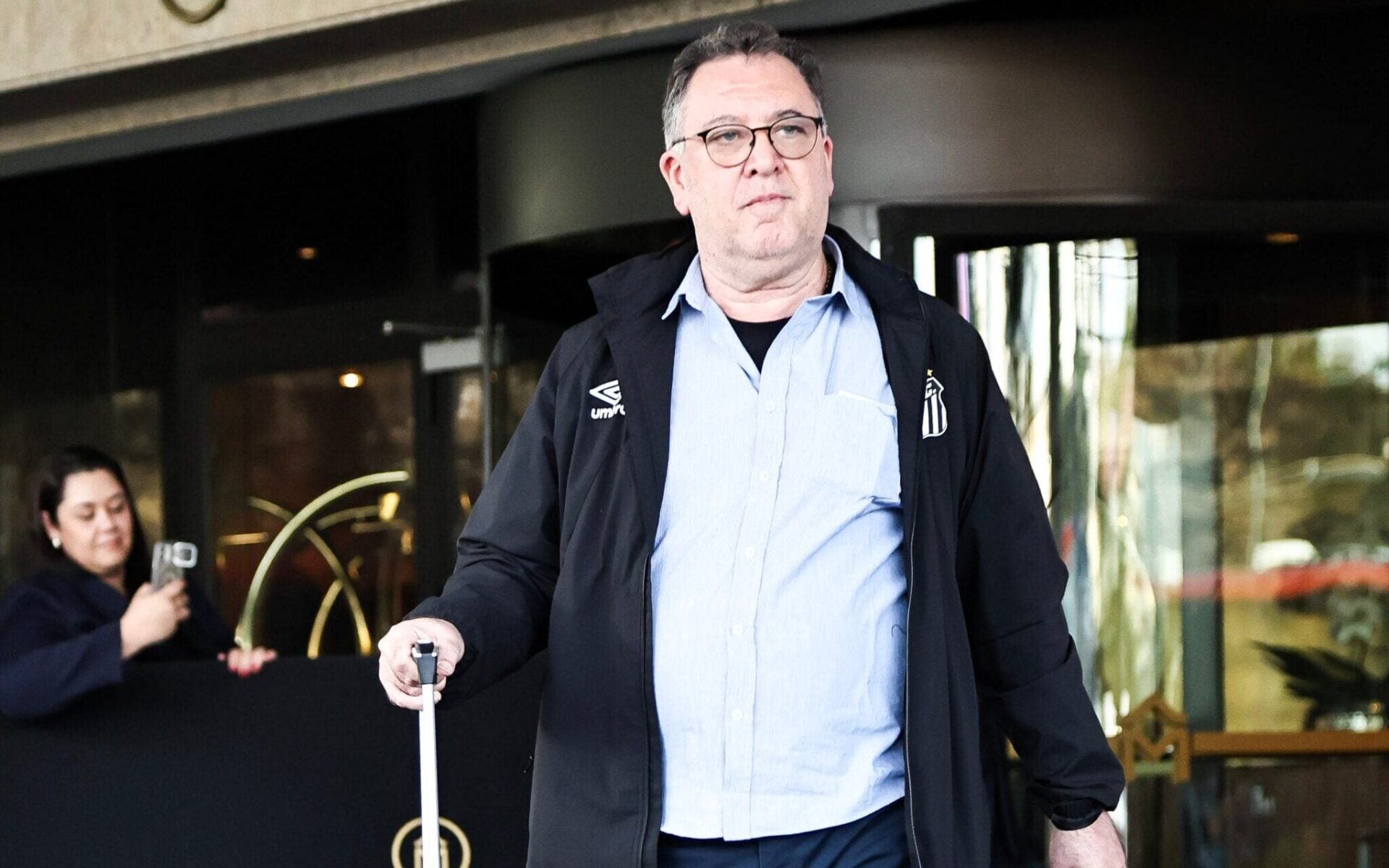 Santos Embala no Brasileirão e Sonha com a Libertadores Apesar dos Desafios Fora de Campo