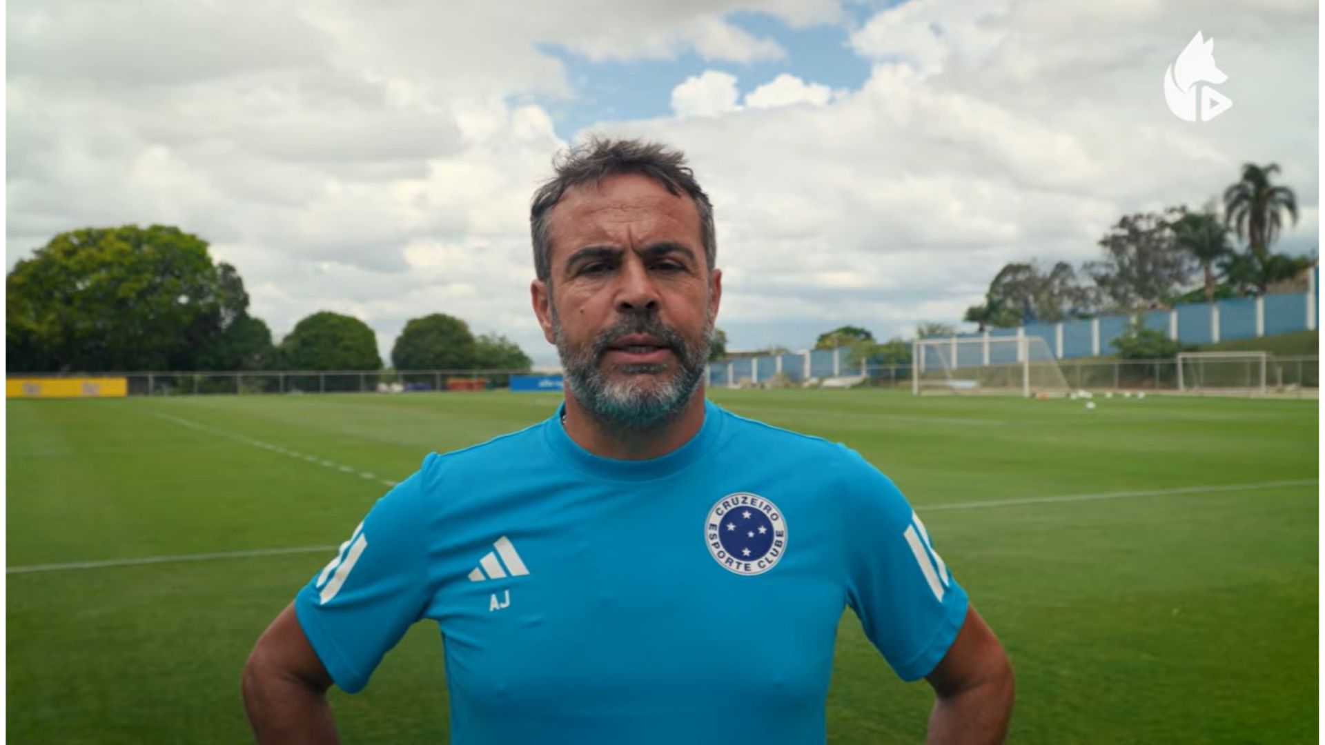 Artur Jorge vê duelo contra Grêmio como teste decisivo para o Cruzeiro em 2026