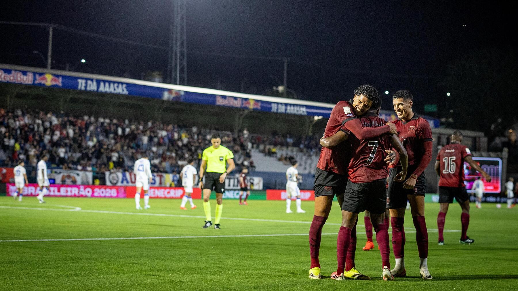 Cruzeiro tropeça diante do Red Bull Bragantino e afasta sonho do G5 no Brasileirão
