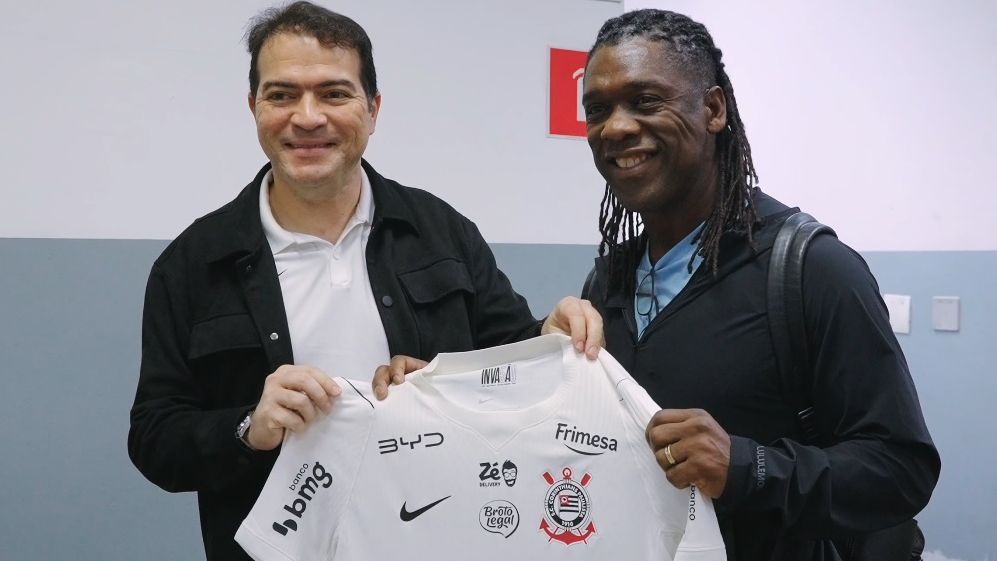 Clarence Seedorf Chega ao Corinthians e Assume Treinamentos no CT Dr. Joaquim Grava