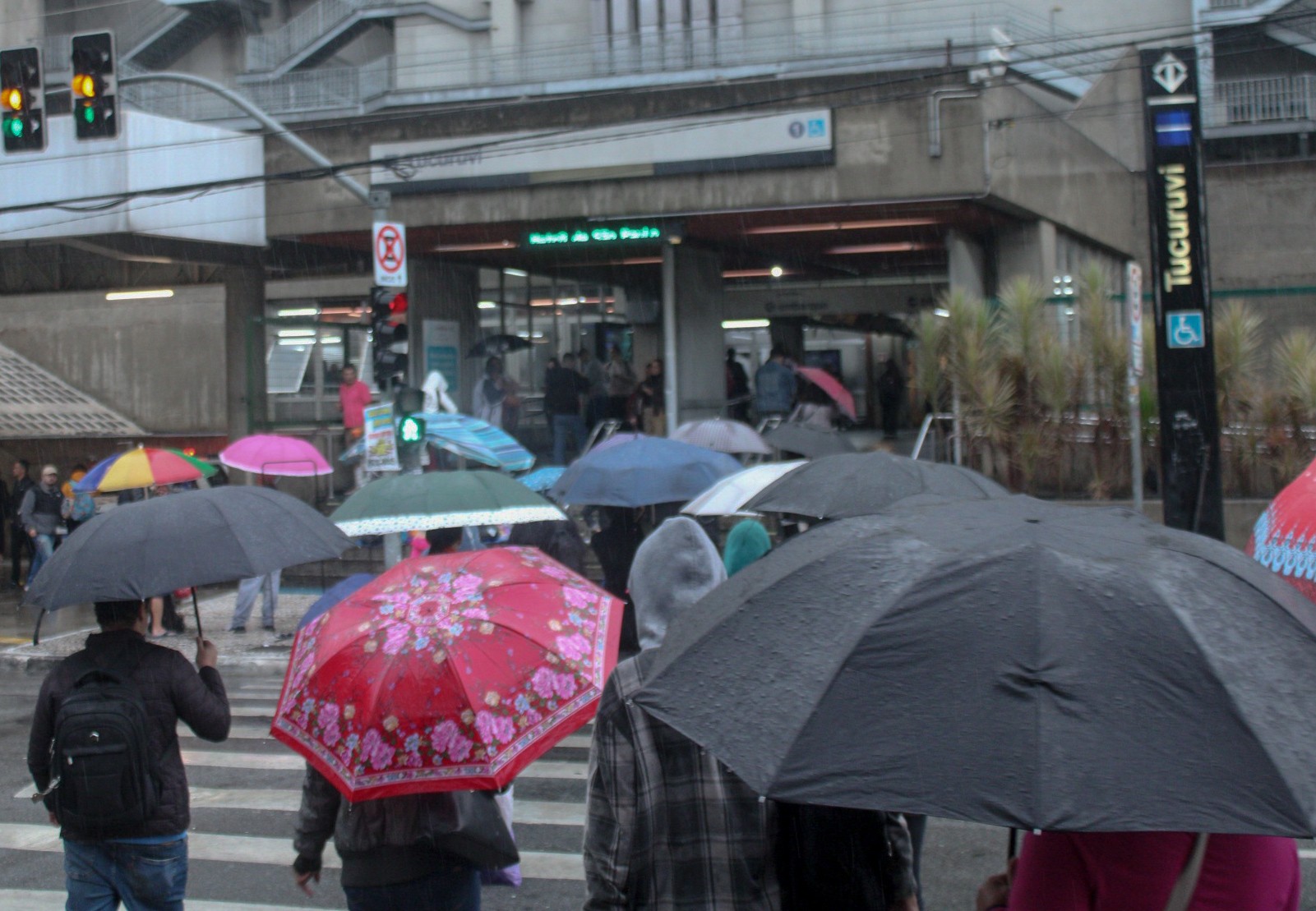 Frente fria traz temporais e queda nas temperaturas para o Centro-Sul em outubro