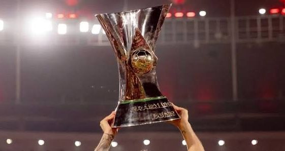 Patrocínios internacionais fogem dos clubes brasileiros por crises e má gestão