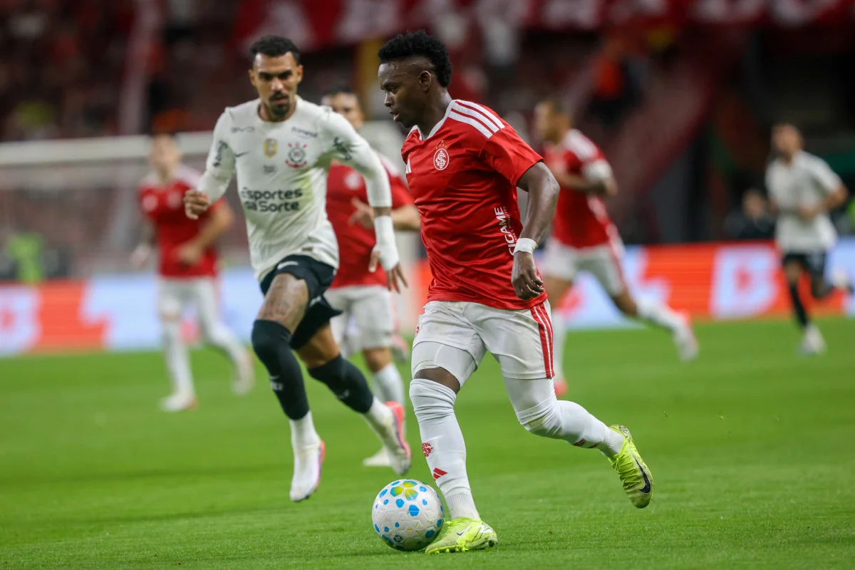 Internacional e Corinthians duelam no Beira-Rio em confronto decisivo contra o rebaixamento