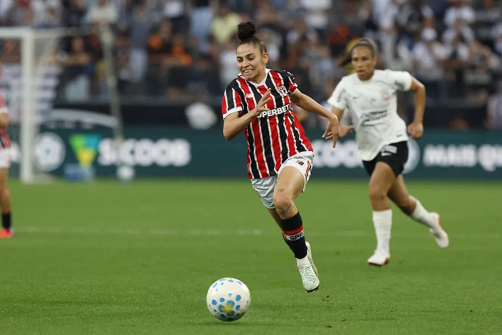 São Paulo e Corinthians duelam no Morumbi para decidir o título do Brasileirão Feminino