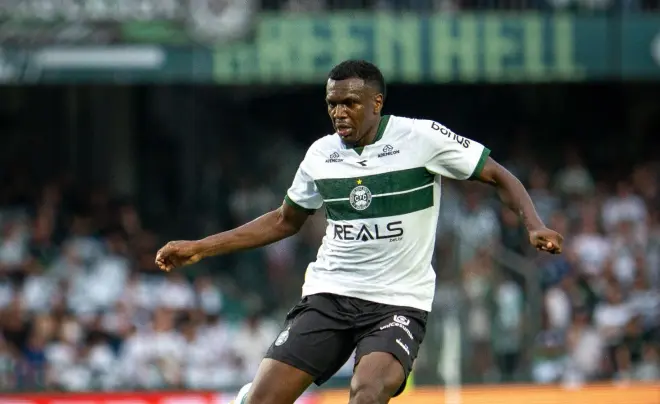 Coritiba sofre com lesão de zagueiro após derrota para Fluminense no Maracanã