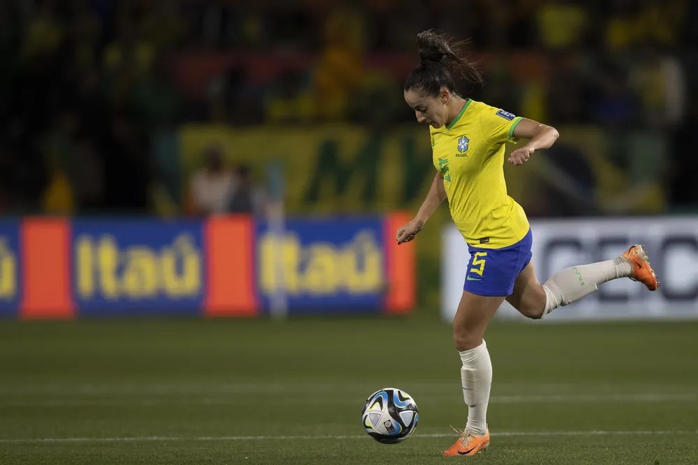 Ícones do futebol feminino levam histórias inspiradoras às escolas do Rio em 2026