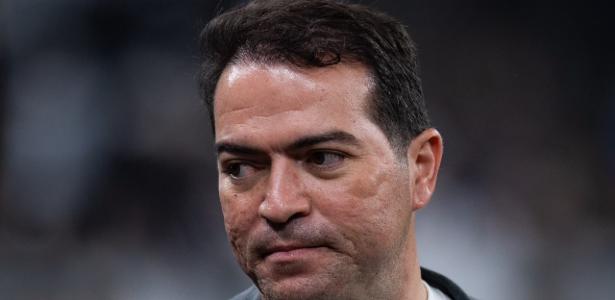 Marcelo Paz revela por que Clarence Seedorf foi escolhido para comandar o Corinthians