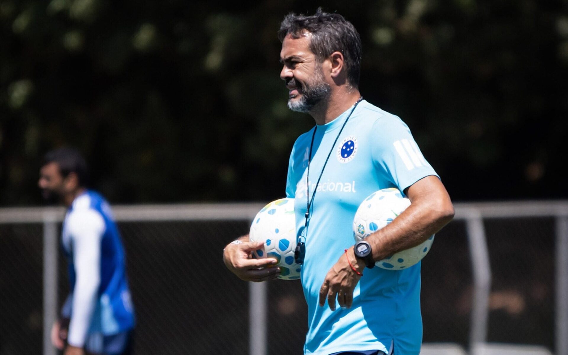 Cruzeiro enfrenta São Paulo no Brasileirão após pausa e busca recuperação