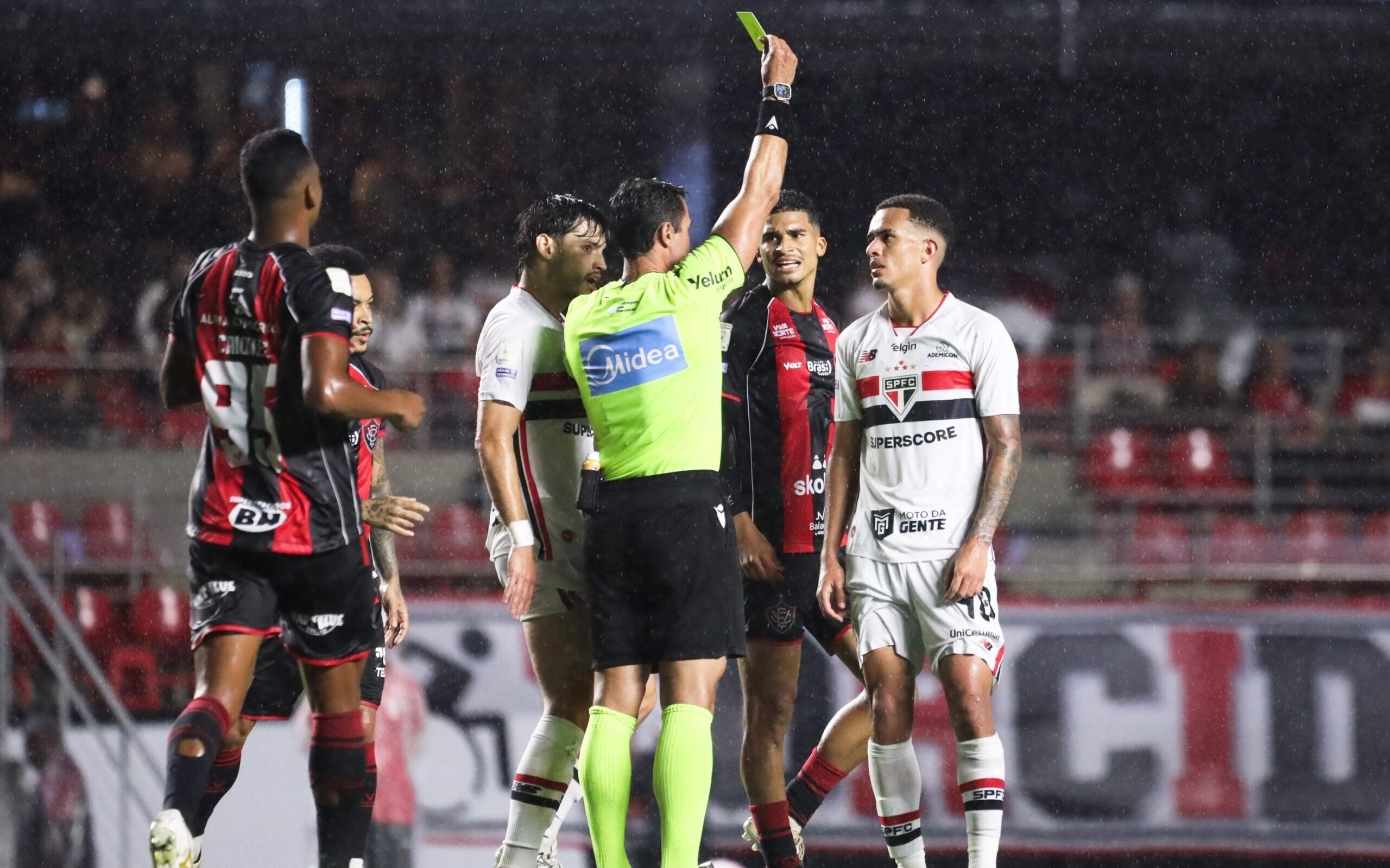 São Paulo perde Djhordney por suspensão contra o Vasco no Brasileirão