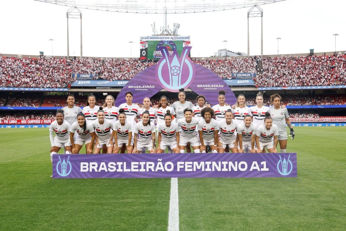 São Paulo e Corinthians fazem duelo histórico com público recorde no Brasileirão Feminino