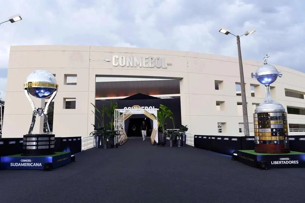 Conmebol anuncia árbitros para as semifinais da Libertadores e Sul-Americana 2026