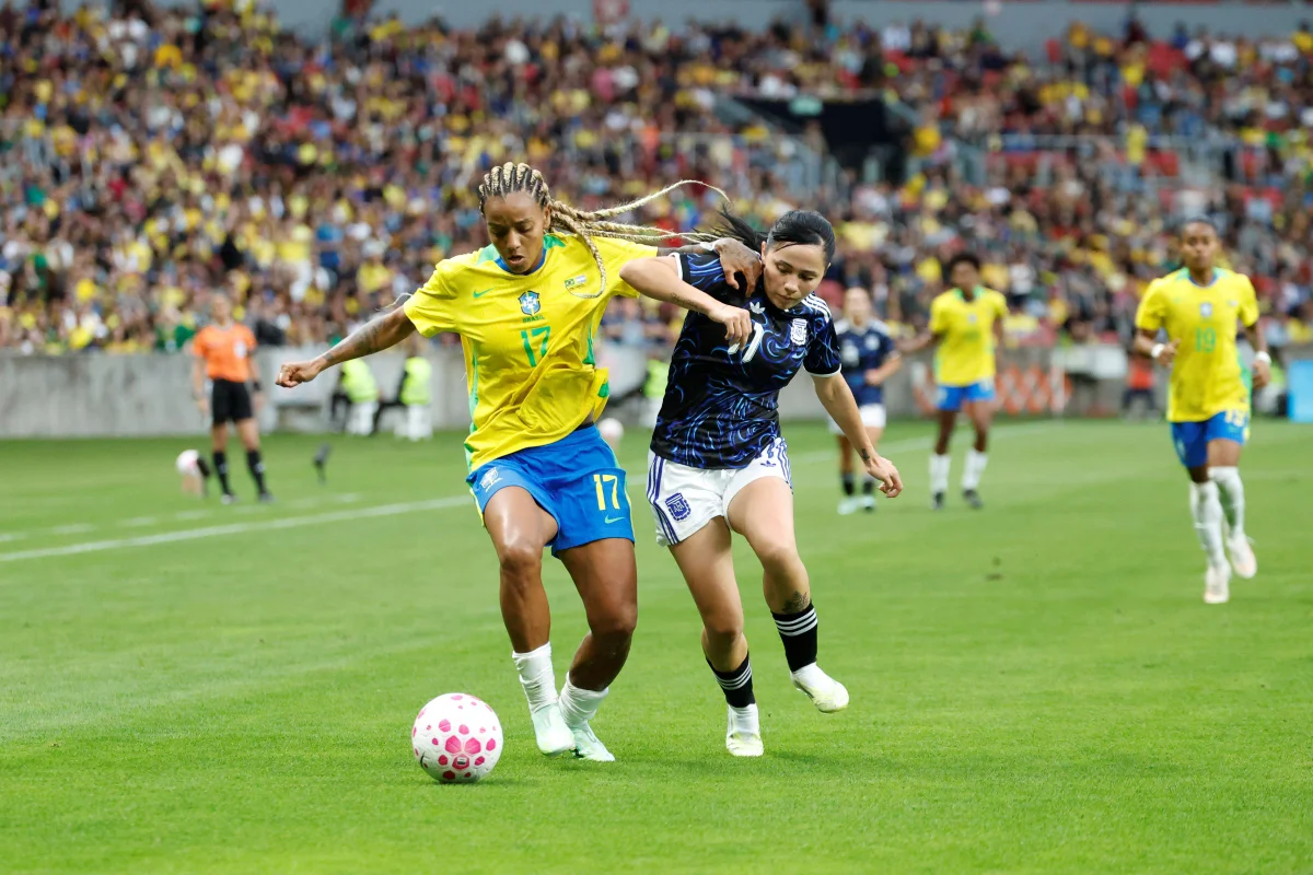 Brasil enfrenta Argentina em Recife buscando manter domínio no futebol feminino
