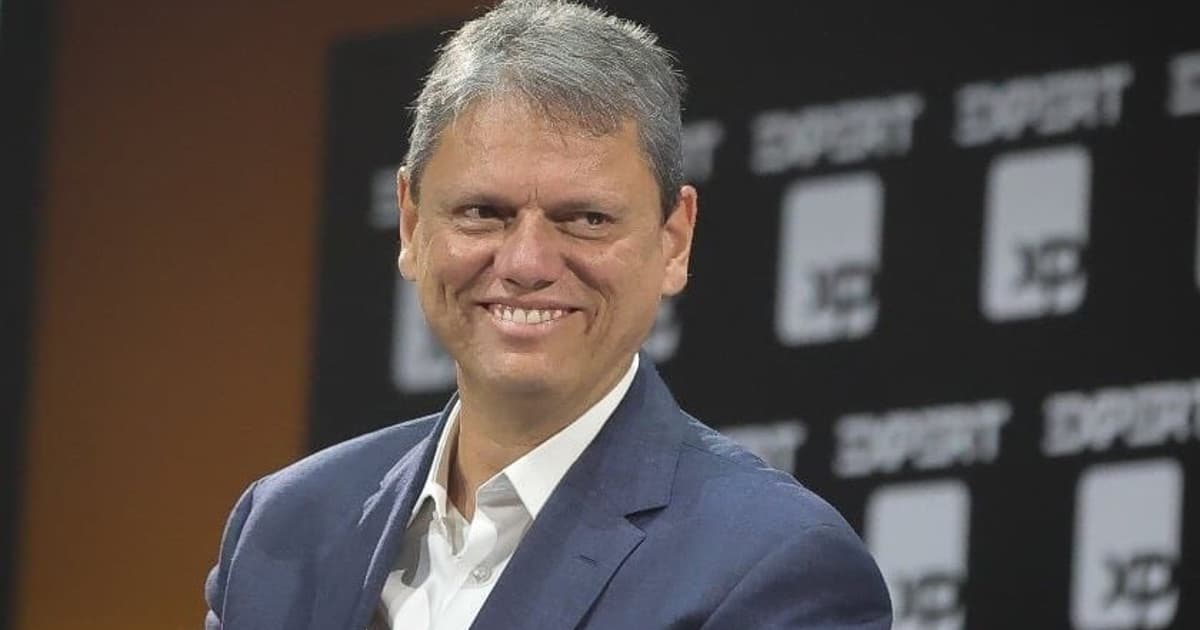 Tarcísio de Freitas revela paixão pelo futebol carioca mesmo governando São Paulo