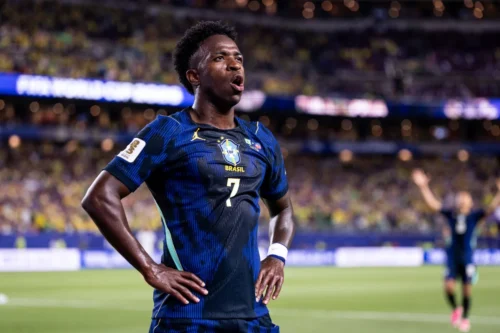 Vini Jr. é destaque em relatório da Fifa sobre estratégias ofensivas do Brasil na Copa de 2026