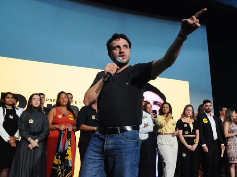 Renan Santos rebate apoio de Augusto Cury a Flávio Bolsonaro em disputa presidencial – imagem do artigo