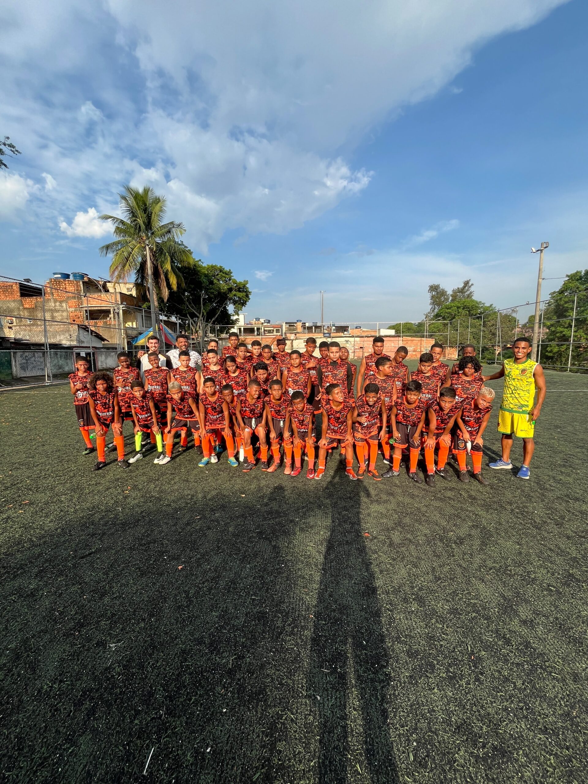 Franklin Ferreira transforma vidas no futebol de Bangu com projeto Craques da Vida